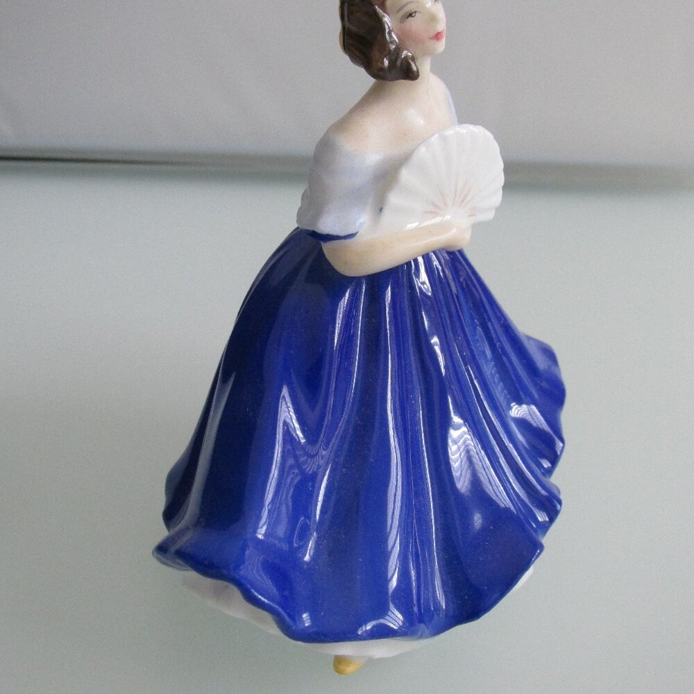 Royal Doulton "Elaine" HN3214 Collectible Figurine (1979) - Picture 3 of 8